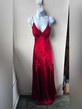 VTG Y2K Niki livas Red Satin Backless Maxi Prom Dress Beaded Lace Appliqué Open